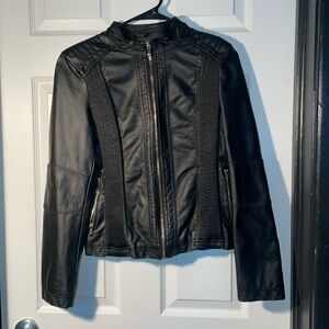 Cute leather zip up jacket size small very biker looking but dressy also